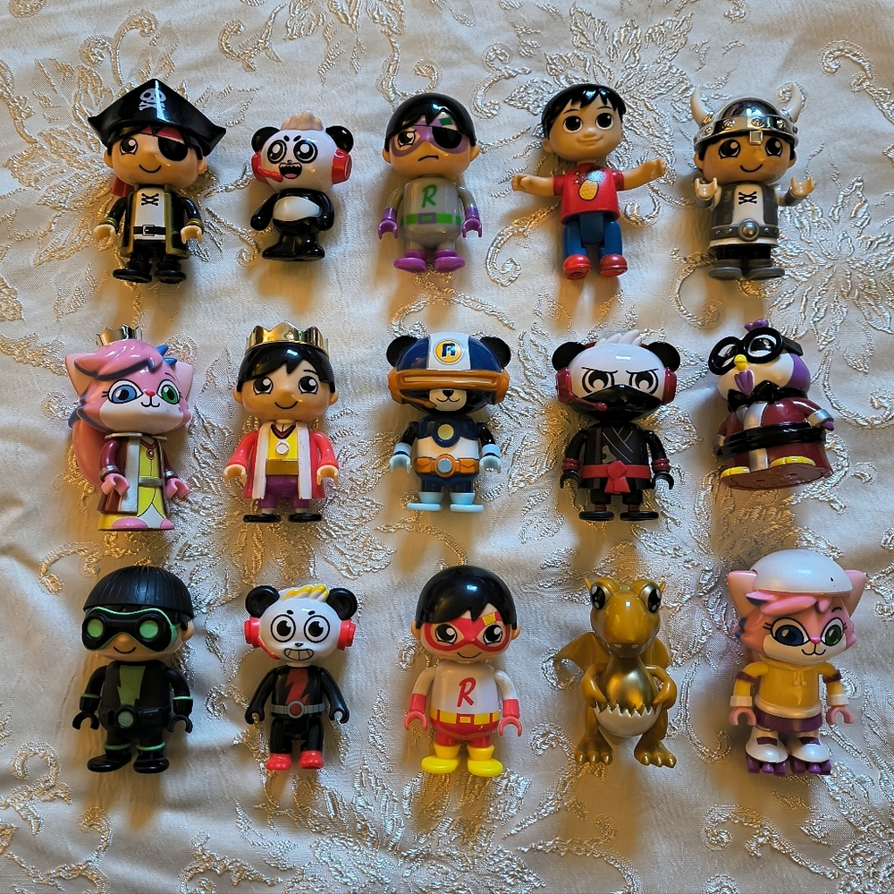 ⭐ Ryan's World - 15 Character Toy Figures